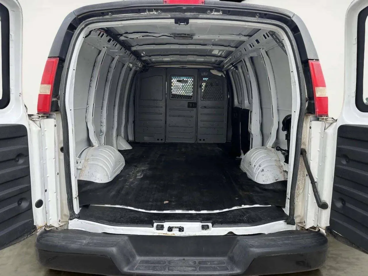 2014 Chevrolet Express Cargo Work Van - Photo 16
