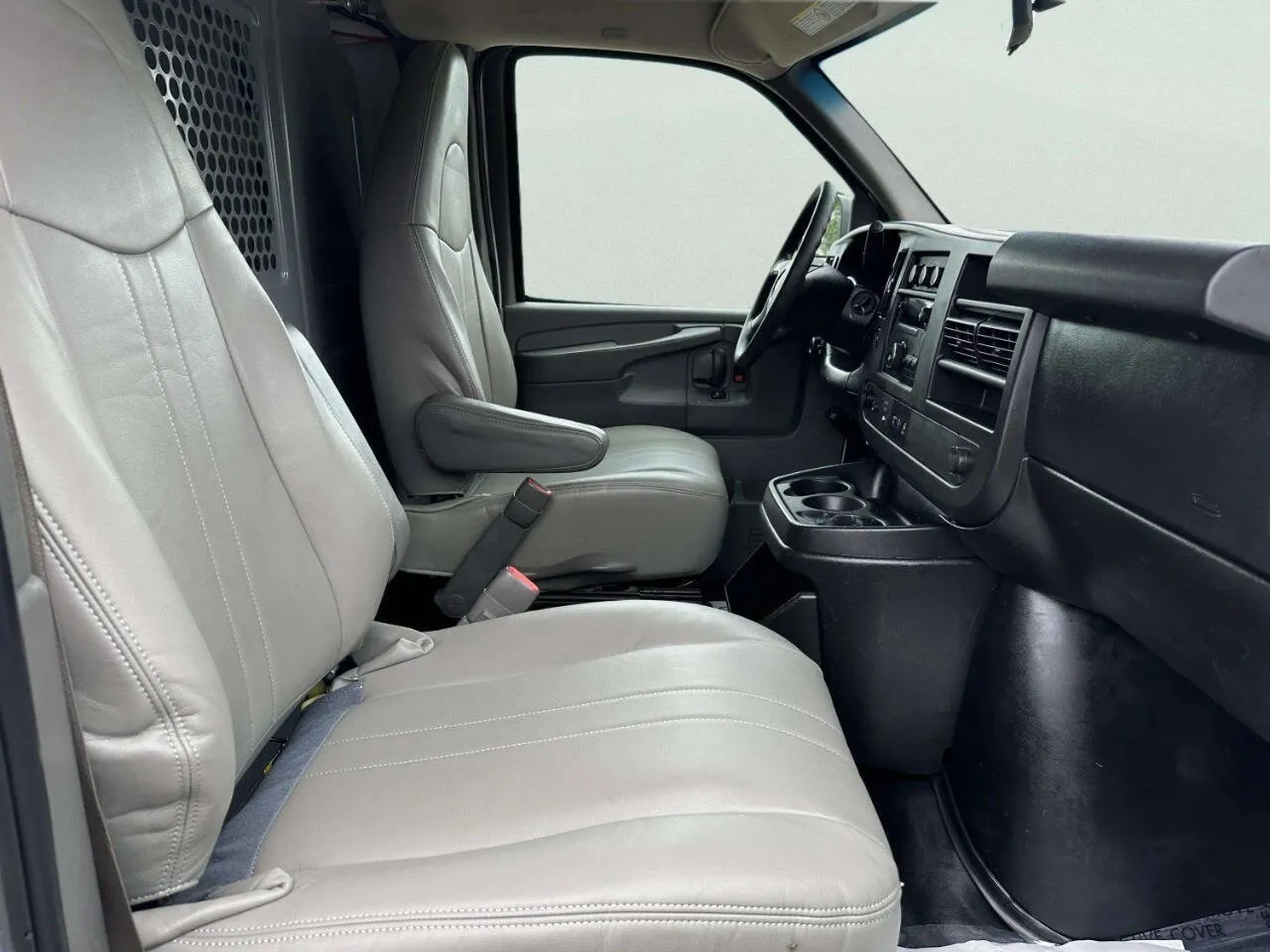 2014 Chevrolet Express Cargo Work Van - Photo 27