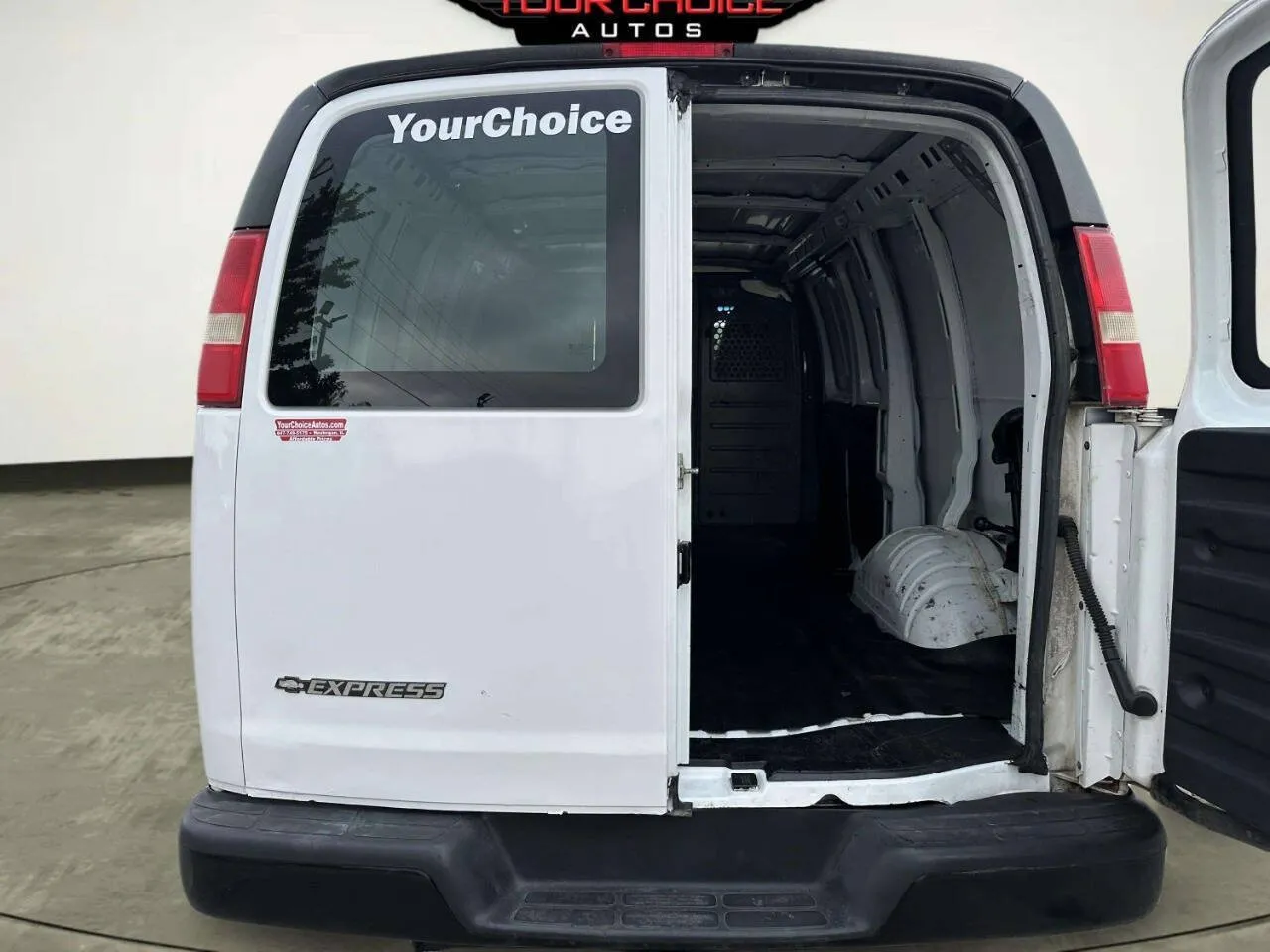2014 Chevrolet Express Cargo Work Van - Photo 37