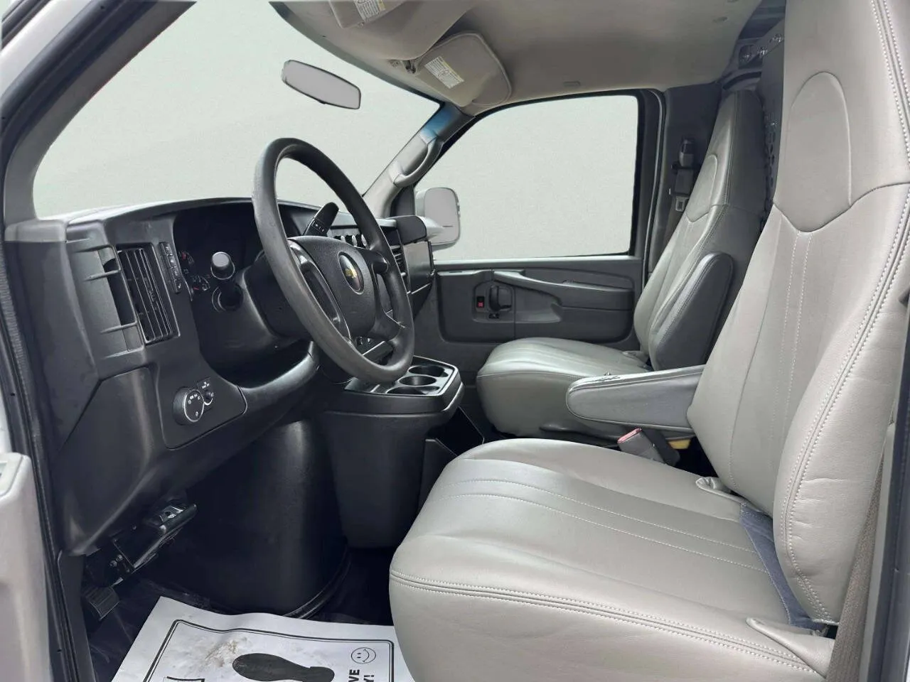 2014 Chevrolet Express Cargo Work Van - Photo 11