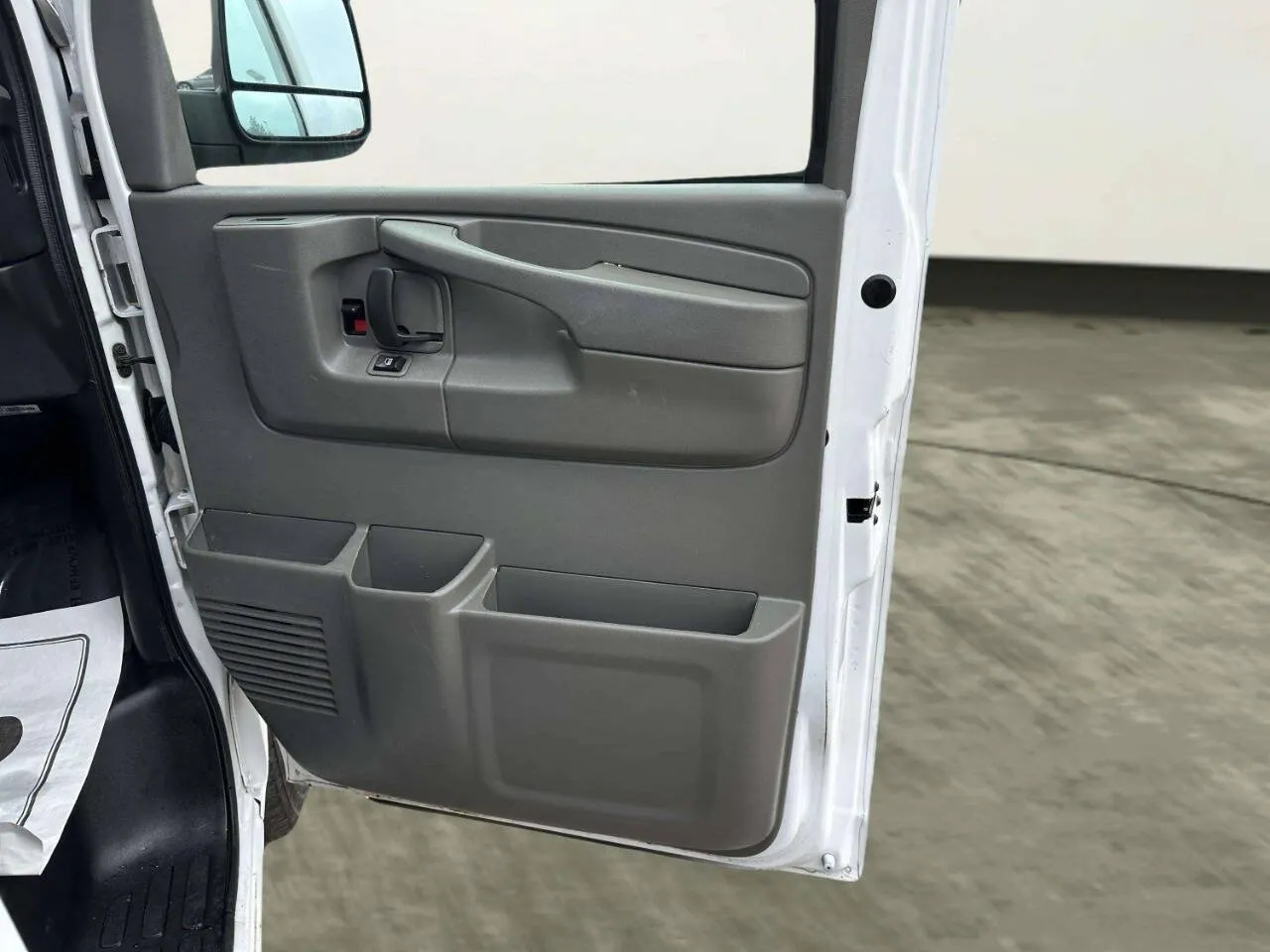 2014 Chevrolet Express Cargo Work Van - Photo 28
