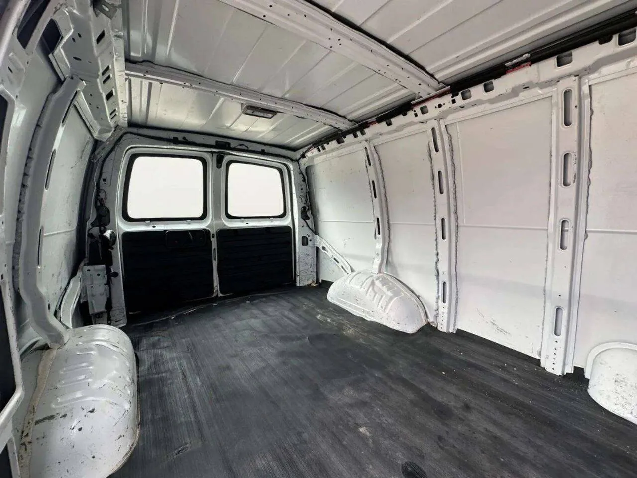 2014 Chevrolet Express Cargo Work Van - Photo 19