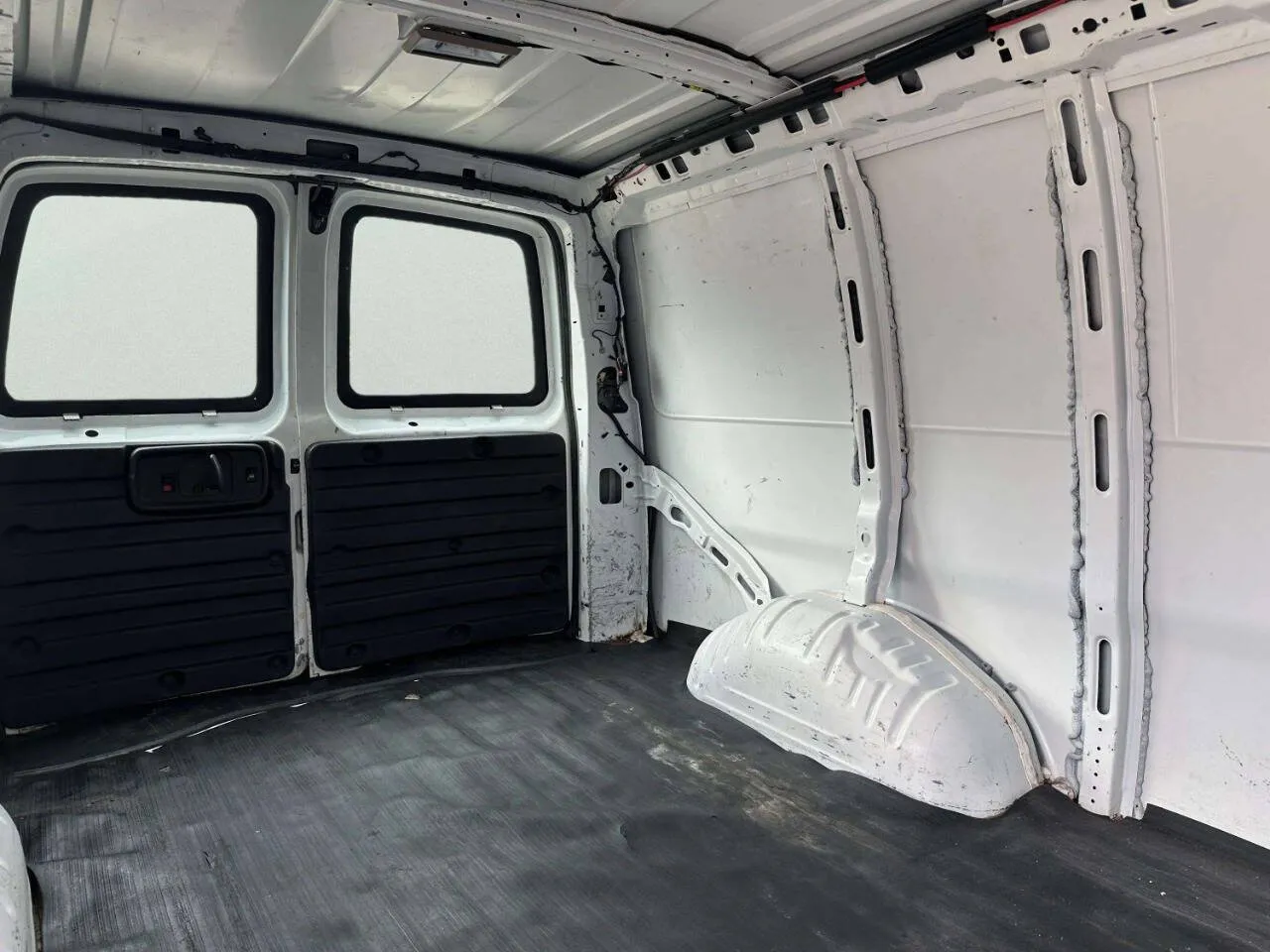 2014 Chevrolet Express Cargo Work Van - Photo 20