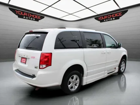 More photos of 2011 Dodge Grand Caravan Crew at Your Choice Autos - Waukegan, IL