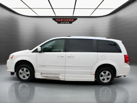 Photos of 2011 Dodge Grand Caravan Crew for sale in Waukegan, IL at Your Choice Autos - Waukegan