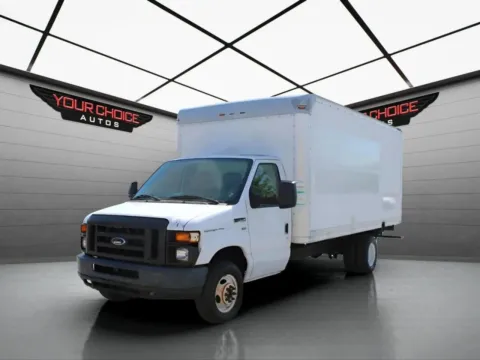 White 2013 Ford Econoline Commercial Cutaway E 350 SD 2dr 176 in. WB DRW Cutaway Chassis for sale in Waukegan, IL