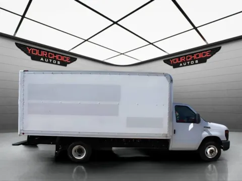 More photos of 2013 Ford Econoline Commercial Cutaway E 350 SD 2dr 176 in. WB DRW Cutaway Chassis at Your Choice Autos - Waukegan, IL