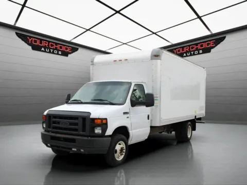 White 2014 Ford Econoline Commercial Cutaway E 350 SD 2dr 158 in. WB DRW Cutaway Chassis for sale in Waukegan, IL