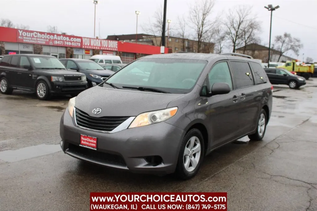 2011 Toyota Sienna LE 7 Passenger Auto Access Seat 4dr Mini Van for sale in Waukegan, IL