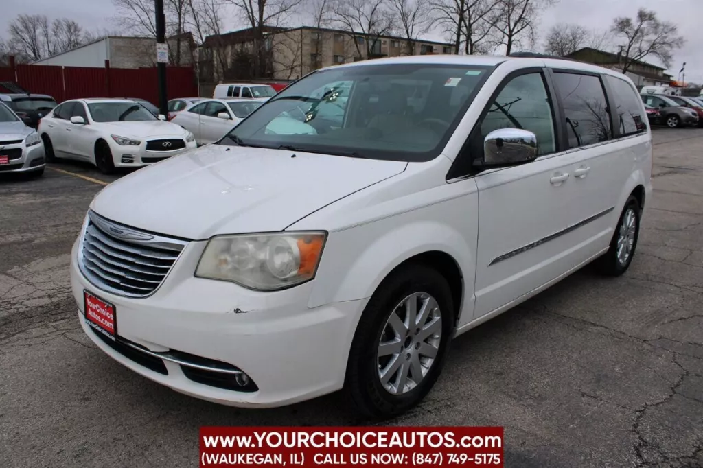 2011 Chrysler Town & Country Touring-L for sale in Waukegan, IL