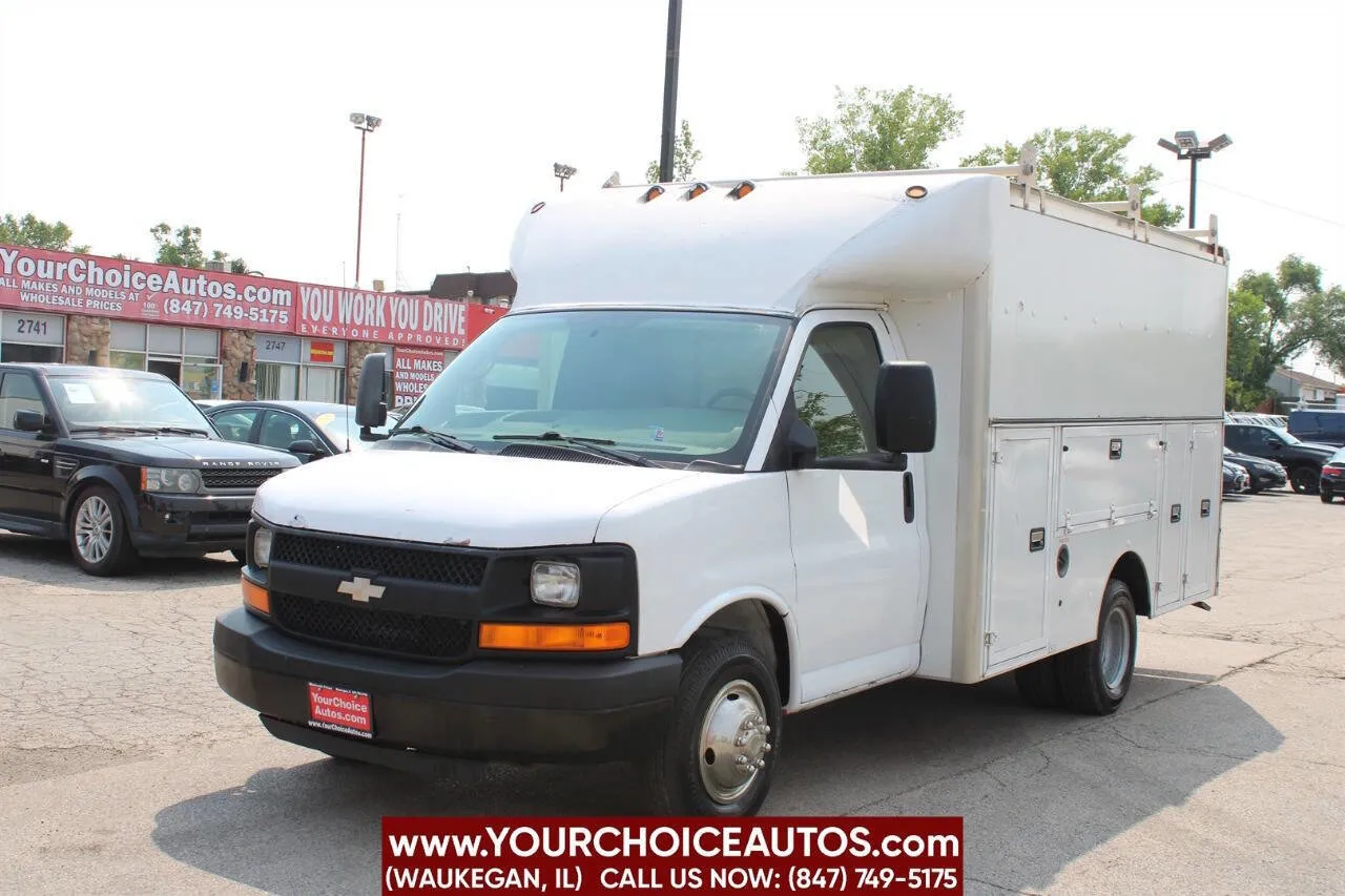 White 2008 Chevrolet Express Commercial Cutaway C7N DRW for sale in Waukegan, IL