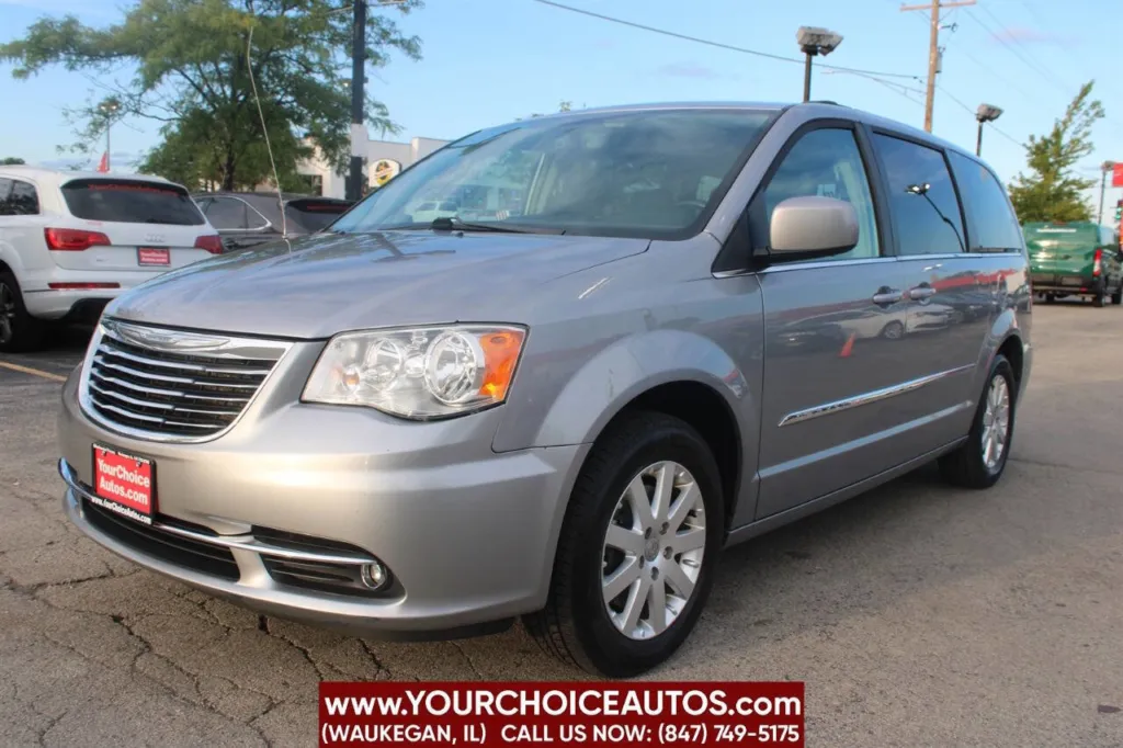 2015 Chrysler Town & Country Touring for sale in Waukegan, IL