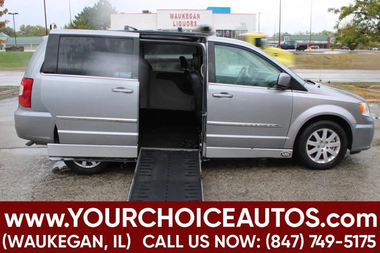 2013 Chrysler Town & Country Touring for sale in Waukegan, IL