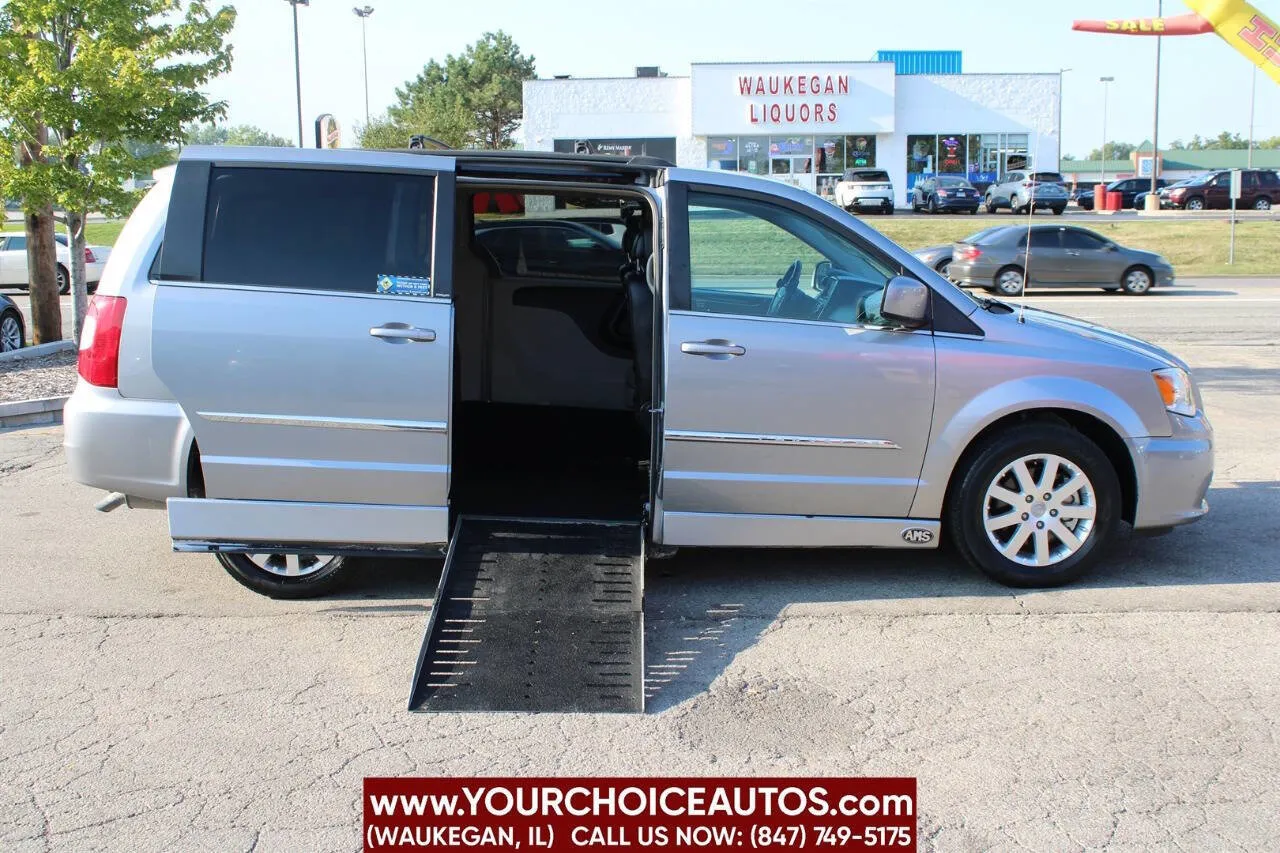 Silver 2013 Chrysler Town & Country Touring for sale in Waukegan, IL
