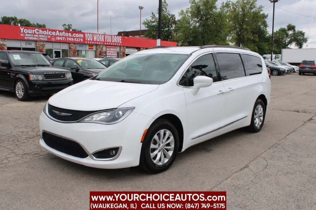 2017 Chrysler Pacifica Touring-L for sale in Waukegan, IL