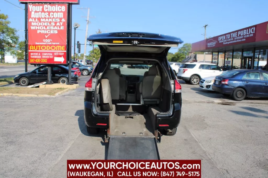 2011 Toyota Sienna Limited 7 Passenger 4dr Mini Van for sale in Waukegan, IL