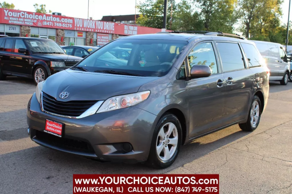 2011 Toyota Sienna LE 8 Passenger 4dr Mini Van V6 for sale in Waukegan, IL