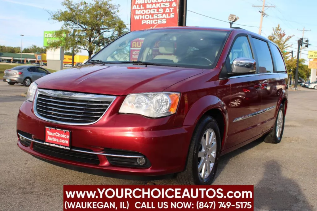 2011 Chrysler Town & Country Touring-L for sale in Waukegan, IL
