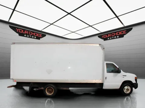 More photos of 2016 Ford Econoline Commercial Cutaway E 350 SD 2dr 176 in. WB DRW Cutaway Chassis at Your Choice Autos - Waukegan, IL