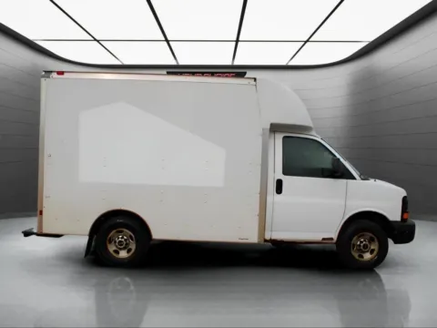 More photos of 2014 GMC Savana Commercial Cutaway 3500 2dr Commercial/Cutaway/Chassis 139 in. WB at Your Choice Autos - Waukegan, IL