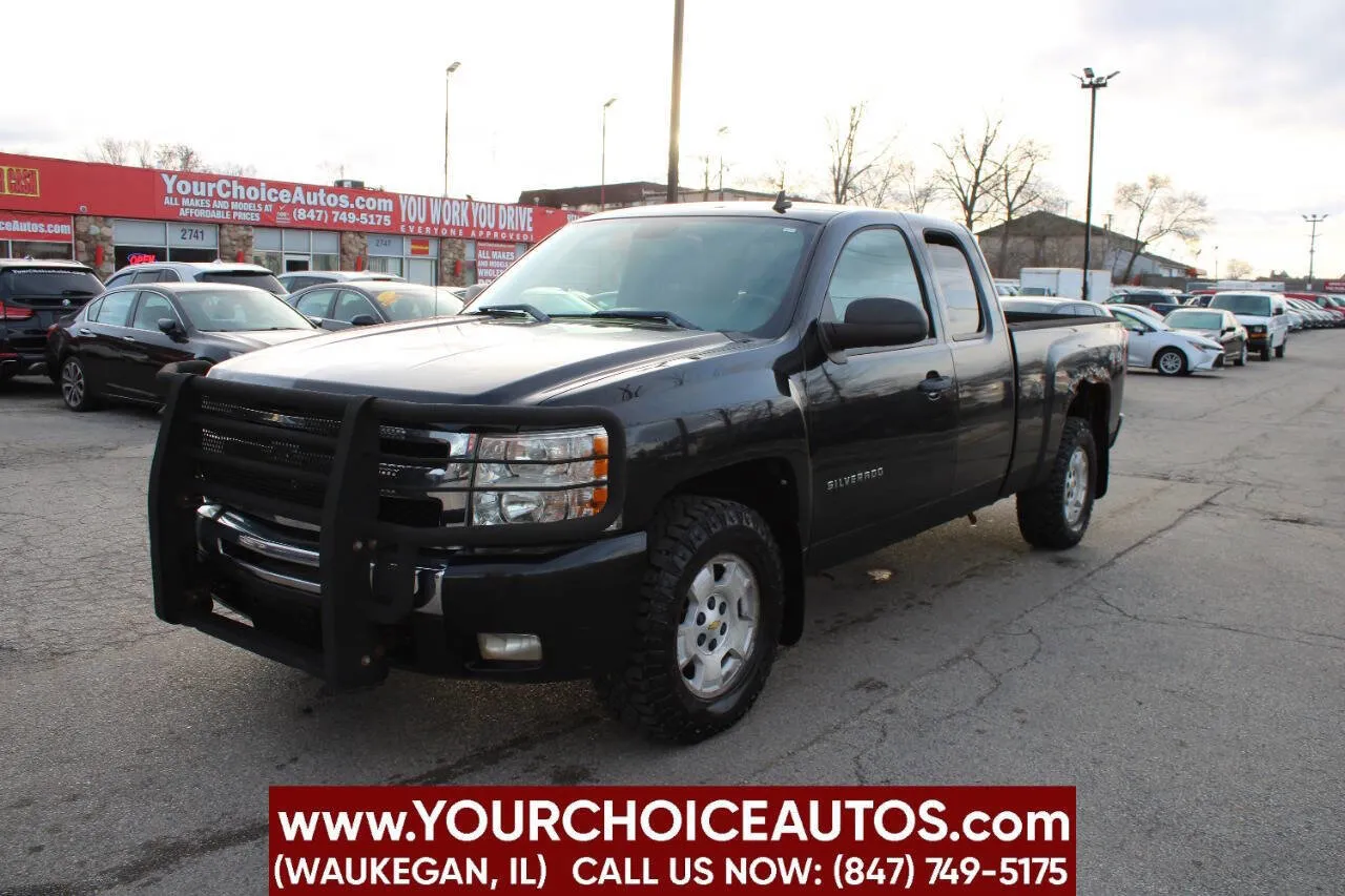 Black 2011 Chevrolet Silverado 1500 LT for sale in Waukegan, IL