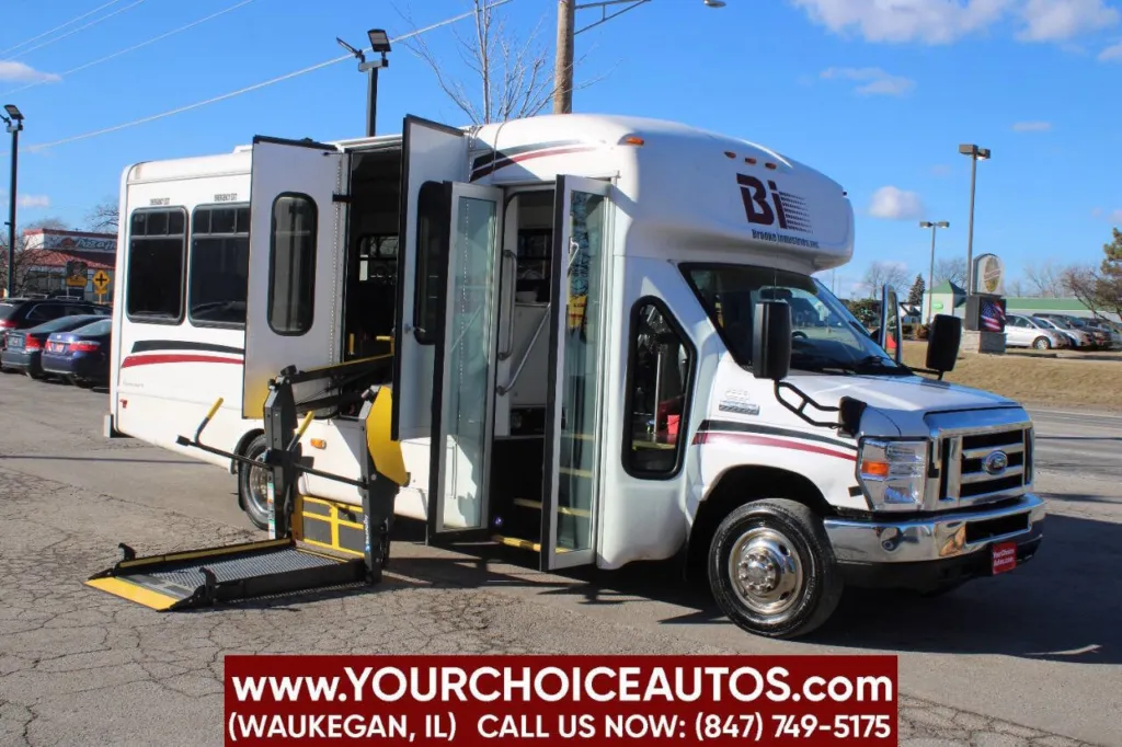 2016 Ford Econoline Commercial Cutaway E 450 SD 2dr Commercial/Cutaway/Chassis 138 176 in. WB for sale in Waukegan, IL