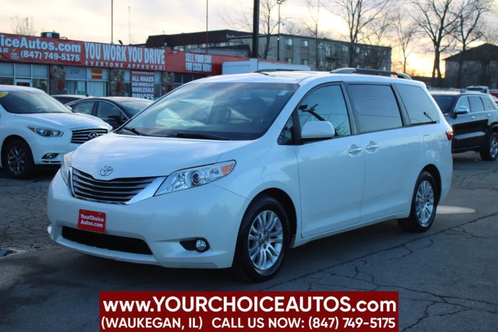 Used 2015 Toyota Sienna XLE Passenger Auto Access Seat 4dr Mini