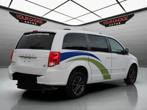 More photos of 2017 Dodge Grand Caravan SXT at Your Choice Autos - Waukegan, IL