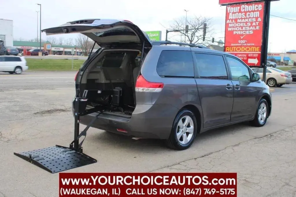 Unknown 2012 Toyota Sienna LE Mobility 7 Passenger 4dr Mini Van for sale in Waukegan, IL