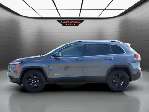 Photos of 2016 Jeep Cherokee Latitude for sale in Waukegan, IL at Your Choice Autos - Waukegan