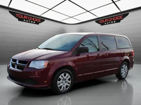 Red 2018 Dodge Grand Caravan SE for sale in Waukegan, IL