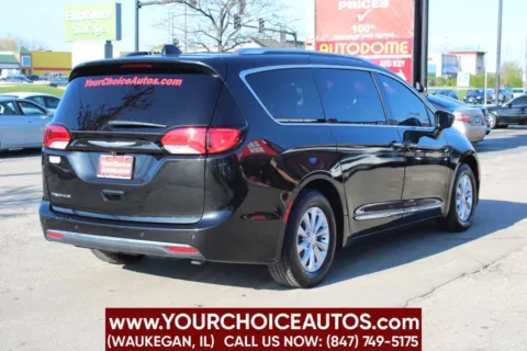 More photos of 2018 Chrysler Pacifica Touring L Plus at Your Choice Autos - Waukegan, IL