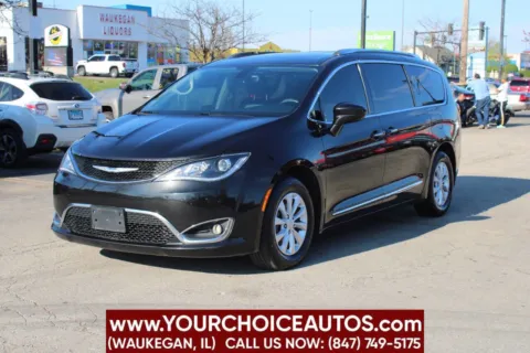 Black 2018 Chrysler Pacifica Touring L Plus for sale in Waukegan, IL