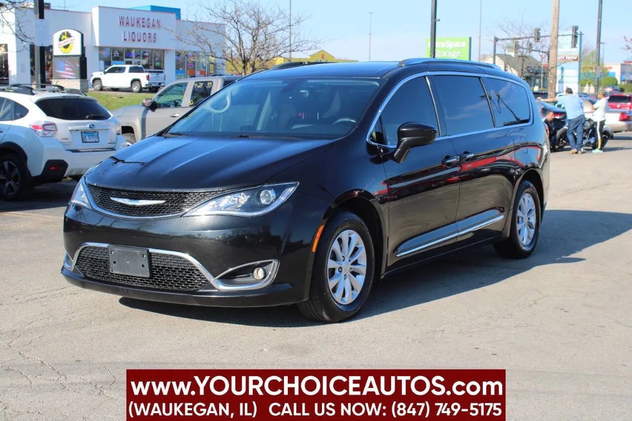 Black 2018 Chrysler Pacifica Touring L Plus for sale in Waukegan, IL