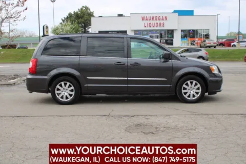 More photos of 2016 Chrysler Town & Country Touring at Your Choice Autos - Waukegan, IL