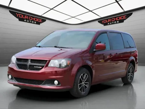 Red 2017 Dodge Grand Caravan SXT for sale in Waukegan, IL