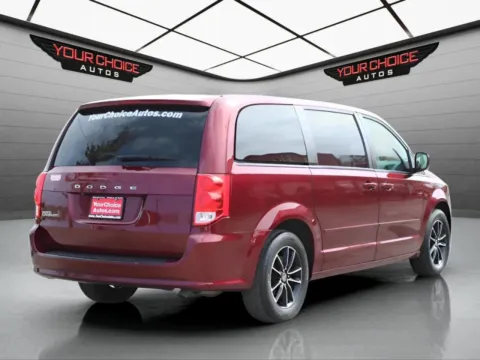 More photos of 2017 Dodge Grand Caravan SXT at Your Choice Autos - Waukegan, IL