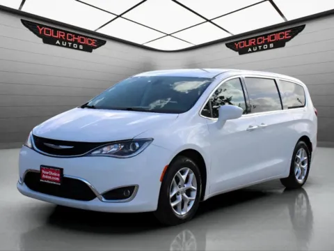 White 2018 Chrysler Pacifica Touring Plus for sale in Waukegan, IL