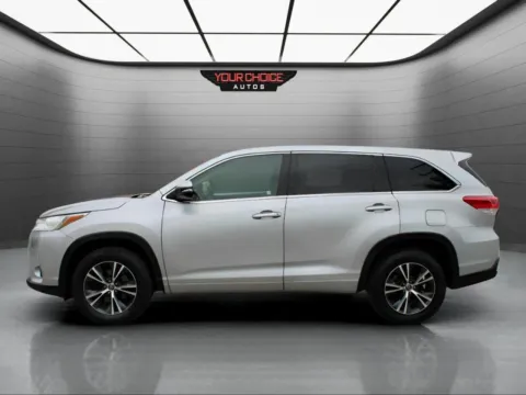 Photos of 2017 Toyota Highlander LE for sale in Waukegan, IL at Your Choice Autos - Waukegan
