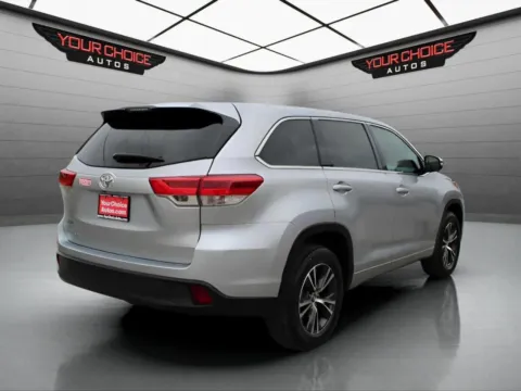 More photos of 2017 Toyota Highlander LE at Your Choice Autos - Waukegan, IL
