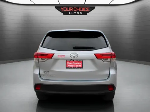 More photos of 2017 Toyota Highlander LE at Your Choice Autos - Waukegan, IL