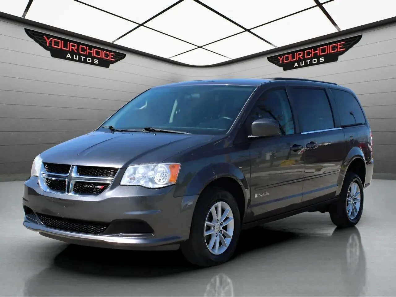Gray 2015 Dodge Grand Caravan SXT for sale in Waukegan, IL