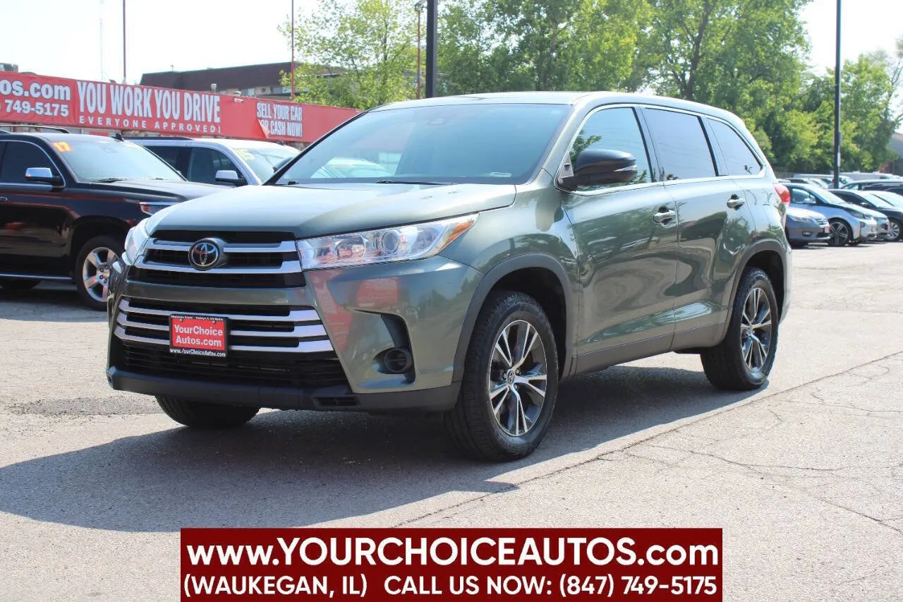 Green 2019 Toyota Highlander LE 4dr SUV (3.5L V6) for sale in Waukegan, IL