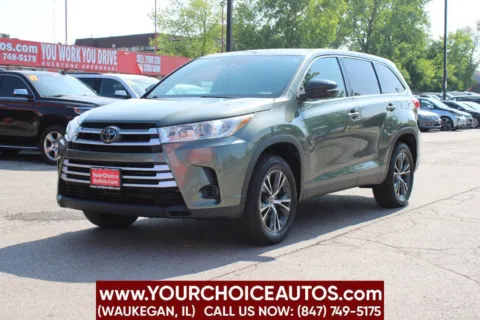 Green 2019 Toyota Highlander LE 4dr SUV (3.5L V6) for sale in Waukegan, IL