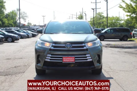 Photos of 2019 Toyota Highlander LE 4dr SUV (3.5L V6) for sale in Waukegan, IL at Your Choice Autos - Waukegan