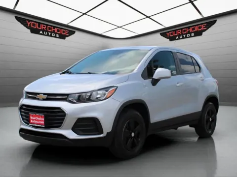 Silver 2021 Chevrolet Trax LS for sale in Waukegan, IL