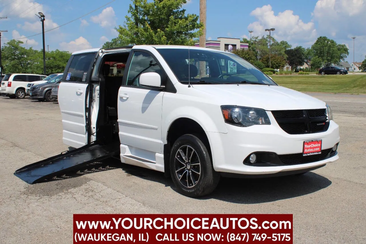 White 2016 Dodge Grand Caravan SXT Plus for sale in Waukegan, IL