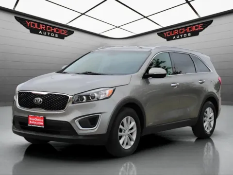Silver 2017 Kia Sorento LX V6 for sale in Waukegan, IL