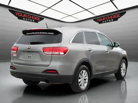 More photos of 2017 Kia Sorento LX V6 at Your Choice Autos - Waukegan, IL