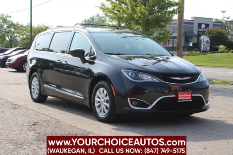 Another view of 2017 Chrysler Pacifica Touring-L for sale in Waukegan, IL at Your Choice Autos - Waukegan